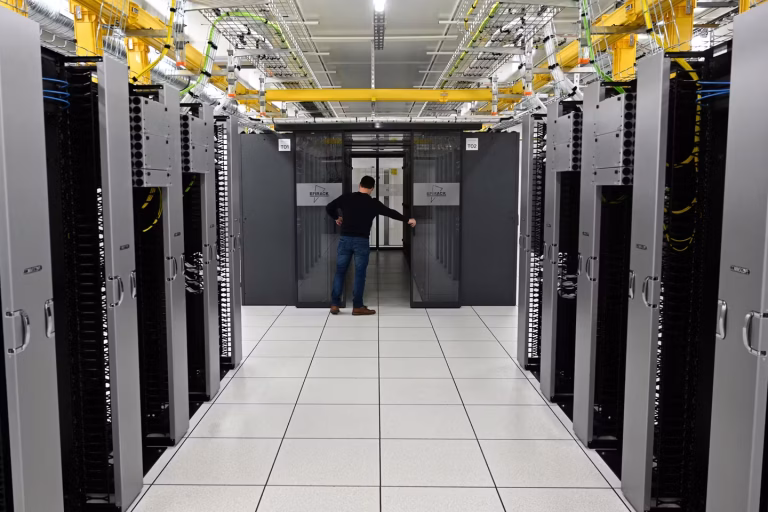 Comment Microsoft et le lobby tech influencent le droit de l&rsquo;UE sur les centres de données ?