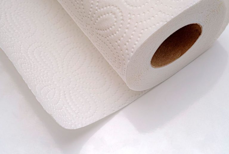 Quand le papier essuie-tout devient le roi du supermarché : une satire sur l&rsquo;absurdité du marché