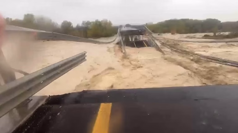 Tempêtes en Italie : les habitants prisonniers chez eux, pendant que les dirigeants conservateurs s'en moquent !