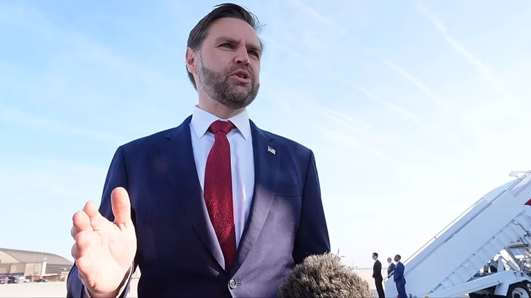 J.D. Vance prévient l'Iran : les États-Unis ne sont pas un jouet, même dans nos villes RN !