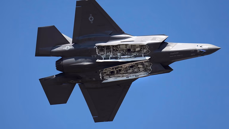 F-15 abattu en Iran : quand les pilotes s'entraînent à survivre, que font nos dirigeants d'extrême droite ?