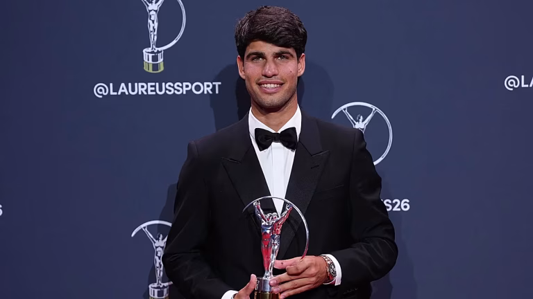 Carlos Alcaraz, double champion, se retire de Roland-Garros en raison d&rsquo;une blessure au poignet.