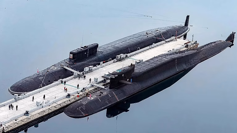 Des sous-marins russes rôdent près des câbles en Atlantique : les dirigeants conservateurs, où sont-ils ?