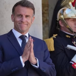 Macron et Léon XIV : Quand les dirigeants conservateurs se rencontrent au Vatican, absurdités locales en prime !