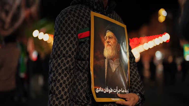 Quand Trump et Téhéran s'écharpent, les maires RN applaudissent : l'absurde à la tête des villes!