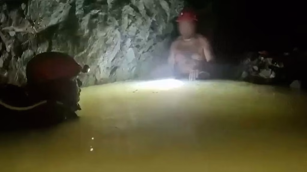Mexique : un mineur sauvé après 14 jours sous terre, pendant que nos dirigeants jouent aux sauveurs !