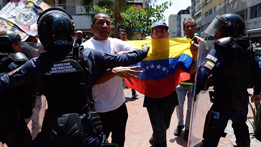 Venezuela : Quand la police réprime ceux qui osent demander des salaires décents, les dirigeants conservateurs applaudissent !