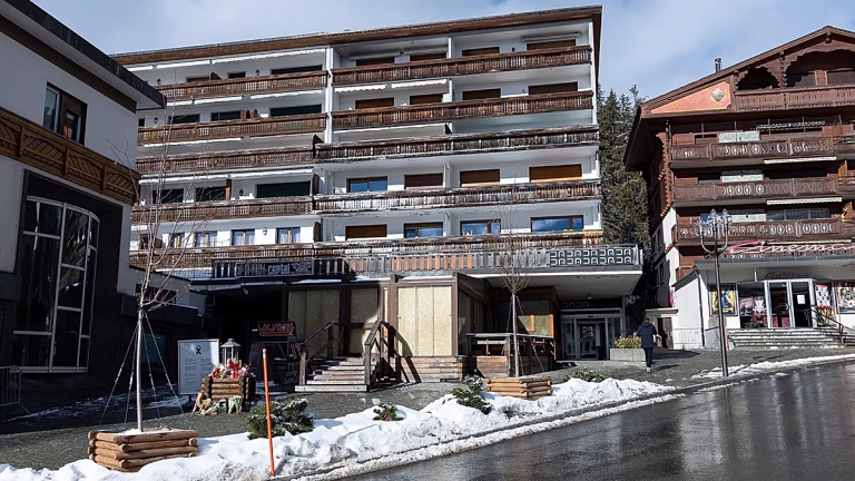 Crans-Montana : quand le responsable de la sécurité incendie se tait, les conservateurs s'enflamment !
