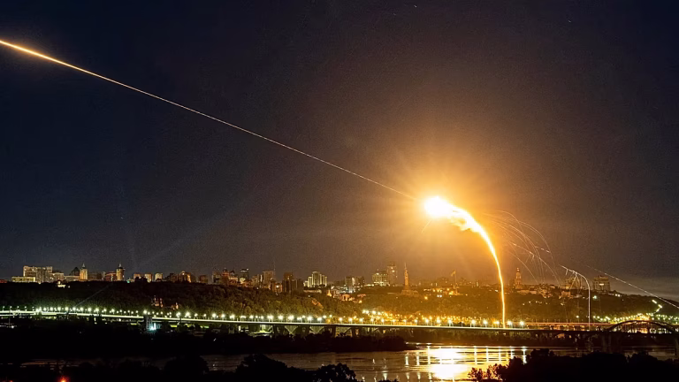 En mars, la Russie a lancé un nombre record de drones : quand l'absurde des dirigeants conservateurs frappe nos villes RN !