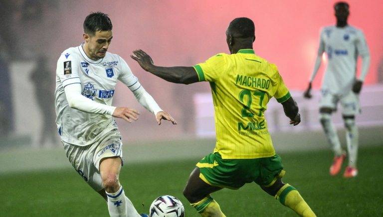 Match nul, fumigènes et faux supporters : la Ligue 1 à l&rsquo;épreuve de l&rsquo;absurde