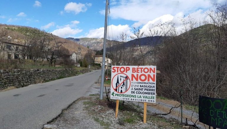 Saint-Pierre-de-Colombier : Quand la foi s&rsquo;attaque à la flore