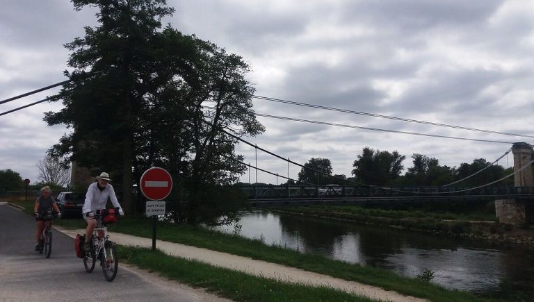 Centre-Val de Loire : Quand le Tourisme Rime avec Illusions