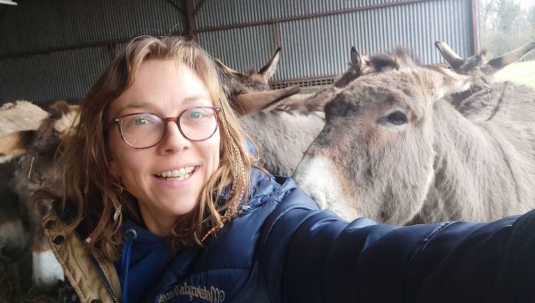 La Ferme Lédanes : Une Évasion Idéalisée ou un Échappatoire à la Réalité ?