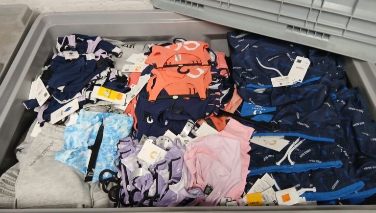 Braderie Solidaire : Quand le Secours Populaire Ouvre ses Portes… et Nos Yeux