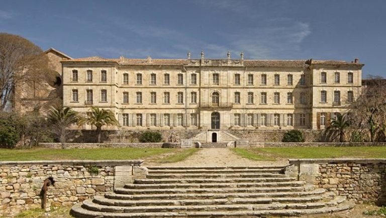 Visite du château de Cassan à Roujan : un voyage entre histoire et mystères à découvrir