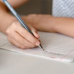 Expulsés pour un stylo bille : quand l'absurde des maires RN défie la liberté d'écrire !