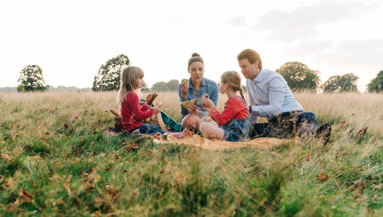Pique-nique en ville : un bonheur éphémère ou une distraction bien orchestrée ?