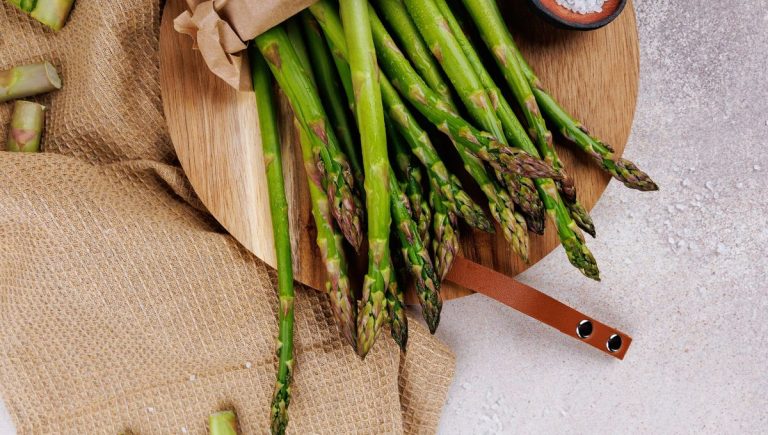 Asperges : détox ou mythe ? Découvrez si elles favorisent vraiment l&rsquo;élimination !