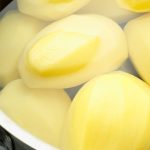 Un désherbant naturel à base de pommes de terre - ICI