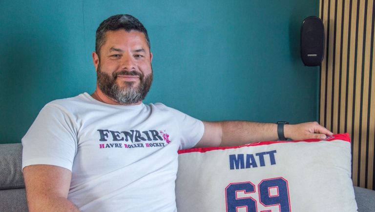 Matthieu relance le roller-hockey en France avec des événements locaux réguliers.