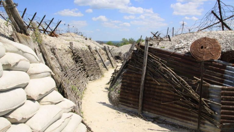 La Main de Massiges : exploration des tranchées de 14-18 en Argonne par des historiens.