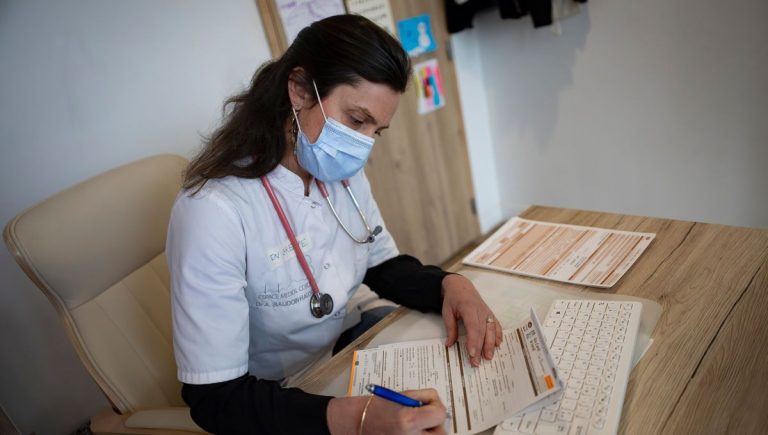 Les Pyrénées-Orientales : l&rsquo;arrivée de &lsquo;docteurs juniors&rsquo; peut-elle résoudre la crise médicale ?