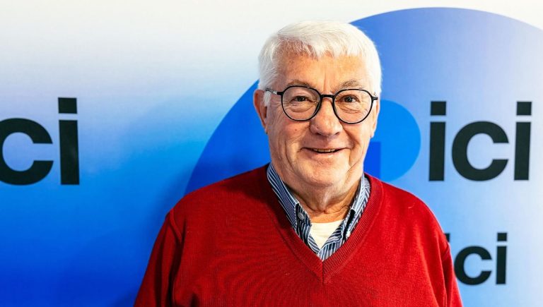 Quand la politique locale devient un spectacle : le départ de René Lognon