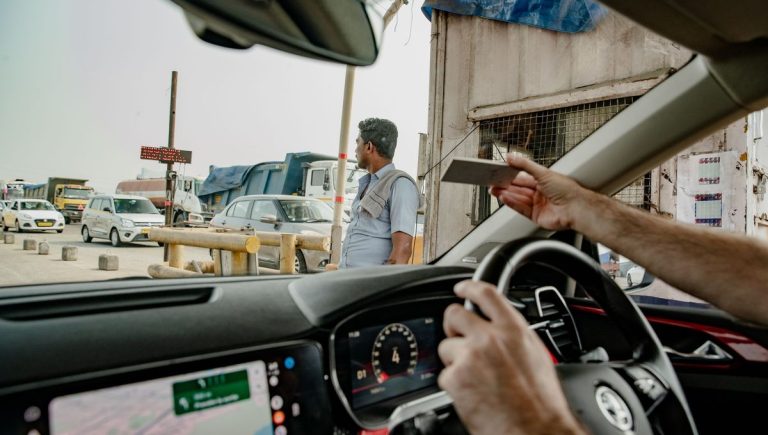 Pourquoi roule-t-on à droite en France alors qu’une partie du monde roule à gauche ?