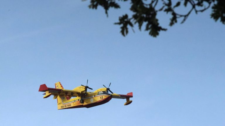 Pourquoi des bombardiers d’eau survolent les Alpes-Maritimes ce mardi : enjeux et conséquences