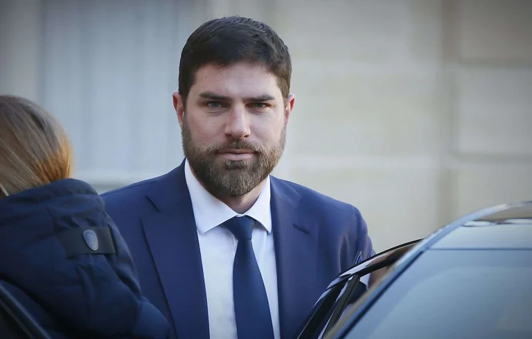 Un sous-marin nucléaire d’attaque de la marine nationale a opéré un drone a…