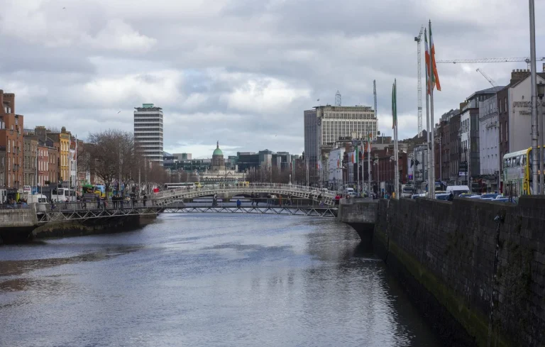 Irlande : Quand une simple manifestation se transforme en « guerre civile »