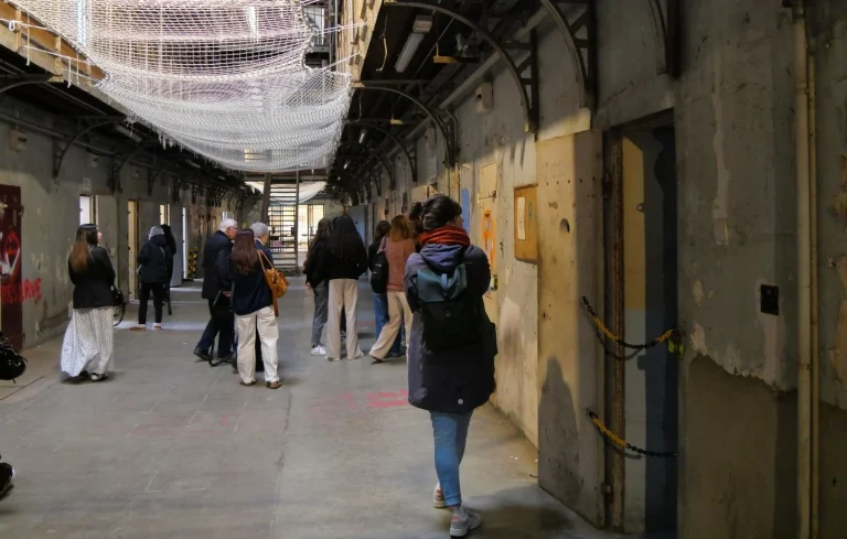 Quand la Justice se Déguise en Spectacle : Une Visite à l&rsquo;Ancienne Prison de Rennes