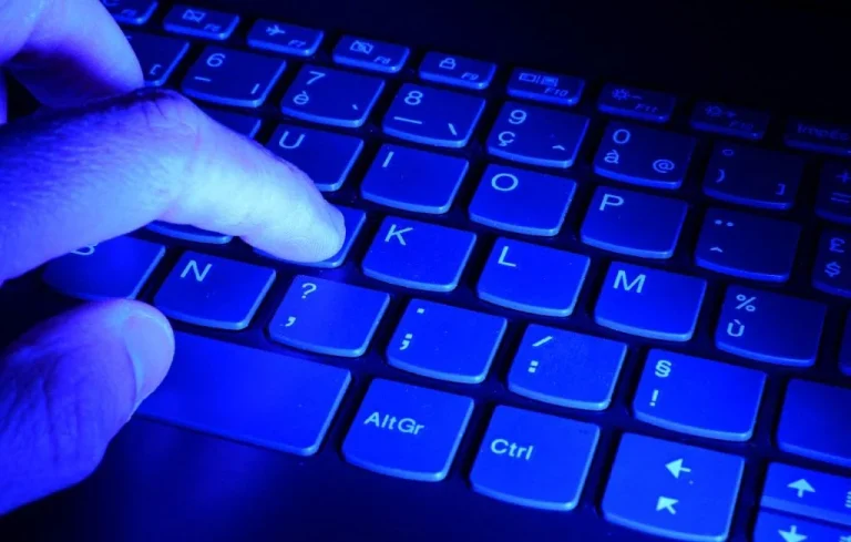 Cyberattaques sur fédérations sportives en Vendée : un hacker interpellé.