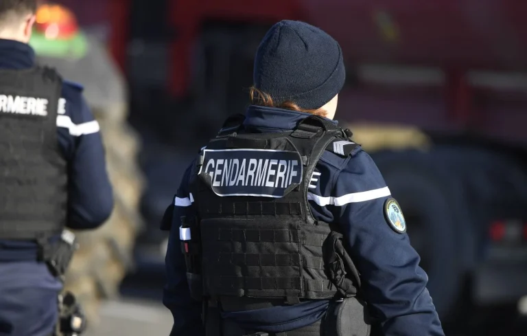 Quand le lycée devient un champ de bataille : la triste réalité de la violence adolescente