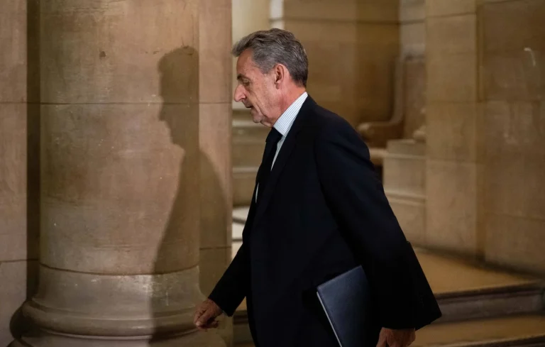 Procès en appel : Sarkozy répond à Guéant sur le financement libyen avec un ton apaisé.
