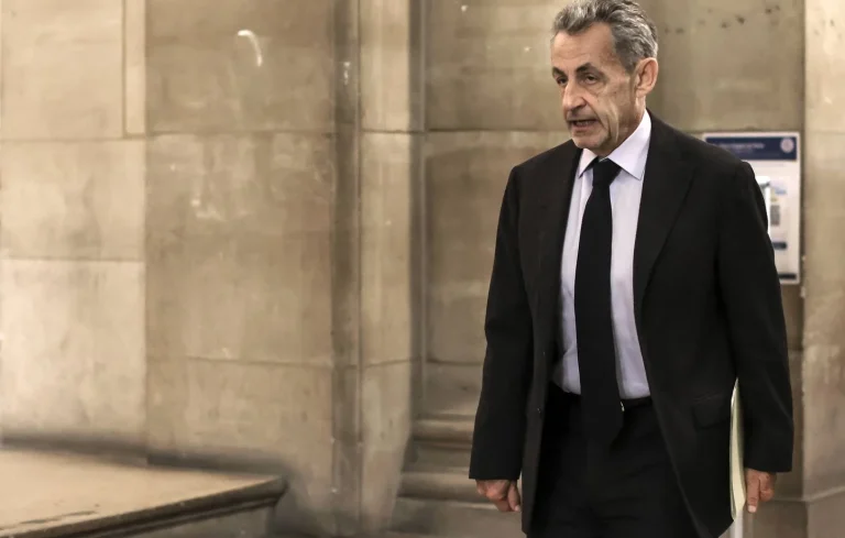 Sarkozy confronté à des difficultés, hommage au soldat français tué au Liban, PSG-Bayern ce soir.