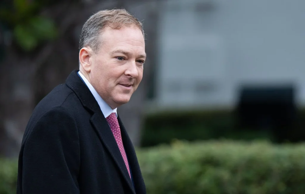 Dix mineurs mis en examen après le saccage de la mairie de Fresnes