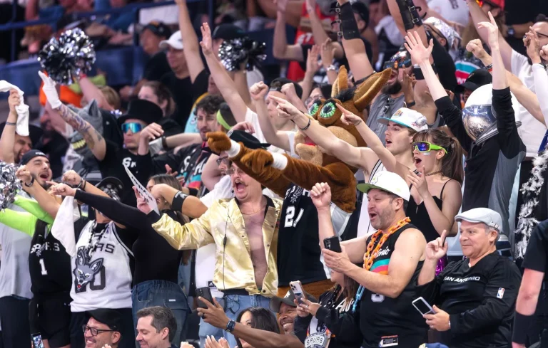 NBA : Victor Wembanyama réussit son pari « ultras » avec les Spurs, un fait inédit.