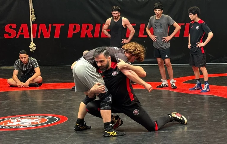 Guerre au Moyen-Orient : le lutteur Meisam Amini évoque son quotidien en Iran