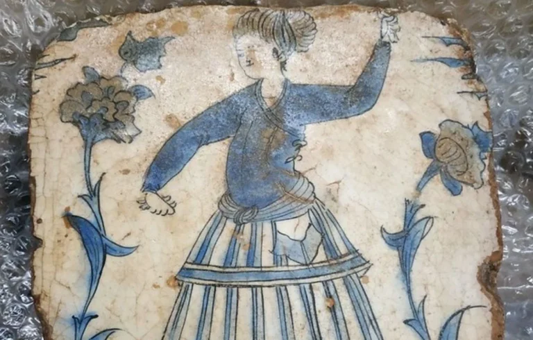 La douane saisit une augmentation de biens culturels iraniens, dont monnaies et fossiles.