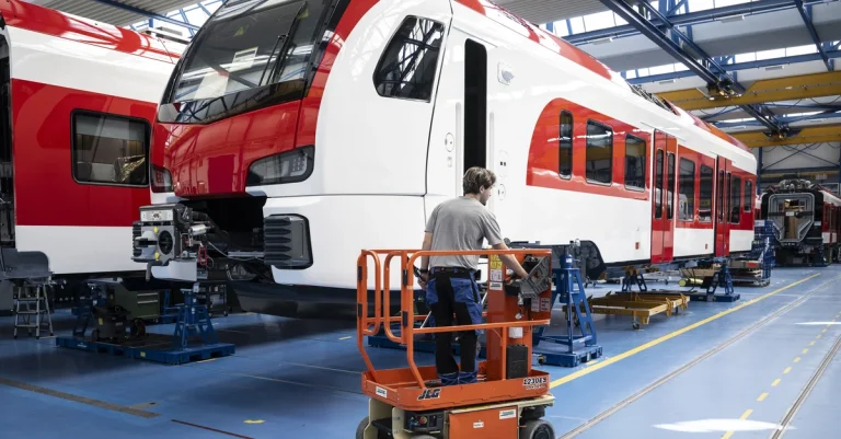 Stadler et le méga-contrat des CFF : quand les dirigeants conservateurs plongent dans l'absurde !