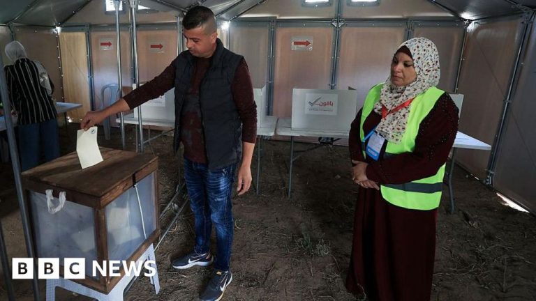 Les Palestiniens de la Cisjordanie et de Gaza participent aux élections locales.