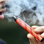 REPORTAGE. "Je ne pense pas que je l’aurais fait de mon plein gré" : les jeunes approuvent l’interdiction des puffs et sachets de nicotine