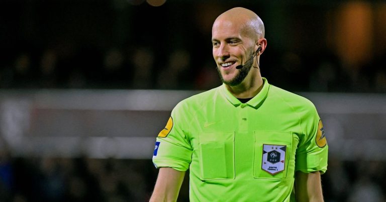 Quand la Ligue 1 s'emballe : des arbitres sonorisés pour apaiser le chaos PSG-Toulouse, mais à quel prix ?