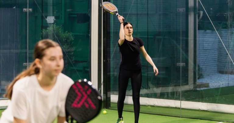 Licenciée pour avoir joué au padel en arrêt maladie : quand l'absurde des dirigeants RN frappe l'Italie !