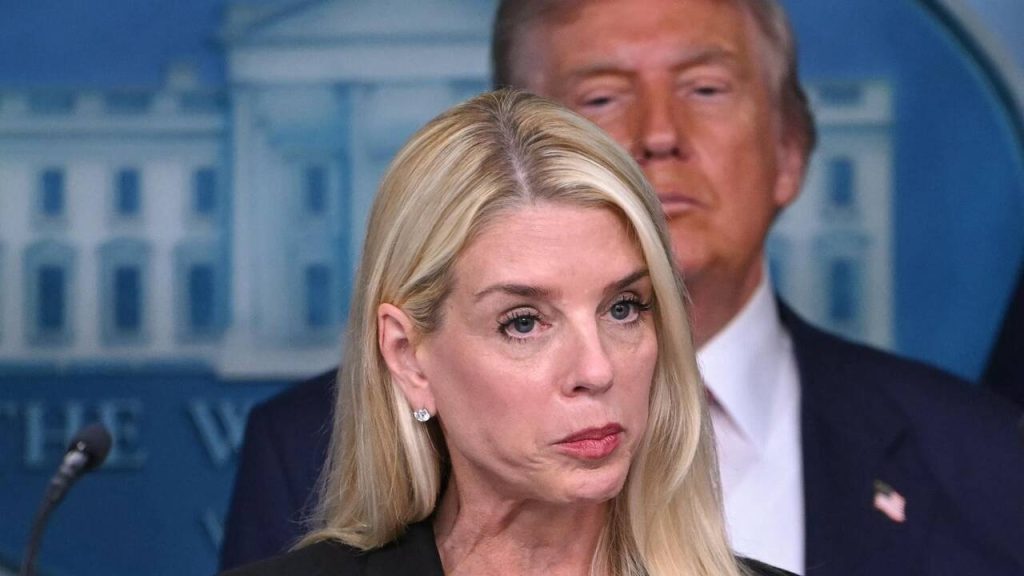 Trump vire Pam Bondi : quand l'absurde des dirigeants conservateurs atteint nos villes RN !