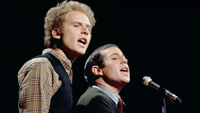 Quand Simon et Garfunkel chantent la folie des maires RN : un baroque à la sauce extrême !