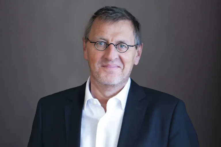 Quand les mots résonnent : les absurdités des dirigeants RN et leur langage détonnant en ville