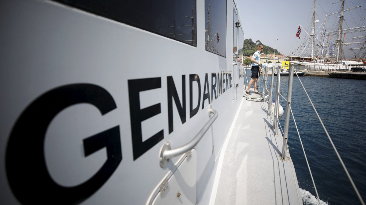 Il tombe à l’eau en pleine manœuvre : un gendarme meurt après une chute brutale en mer sous les yeux de ses collègues