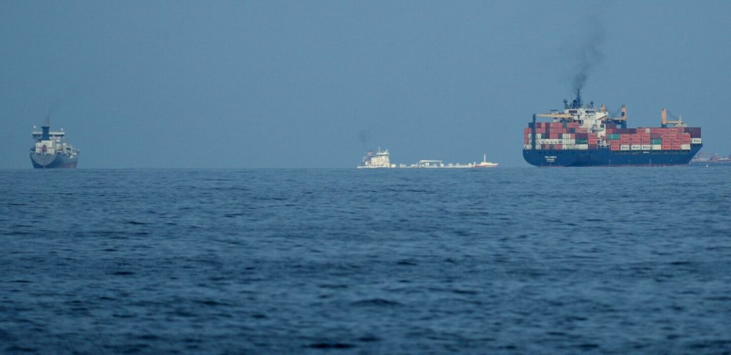 Urgence mondiale : les dirigeants d'extrême droite détournent l'attention du détroit d'Ormuz !